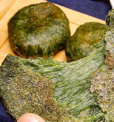 野菜粑粑制作全攻略（如何用野菜做出美味可口的粑粑）-第1张图片-美味行家