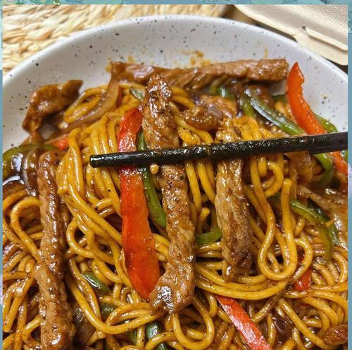 中式火腿蔬菜炒意面，热爱美食，就从这一道开始吧！-第1张图片-美味行家