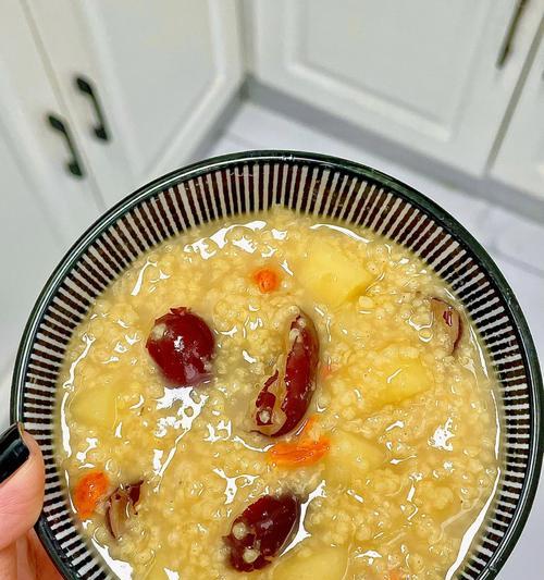 轻松学做小米稀饭（熬出香浓口感，慢慢品尝幸福）-第2张图片-美味行家