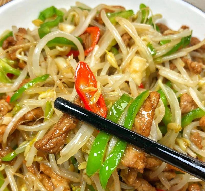 怎样烹制美味可口的肉丝炒绿豆芽（传授秘方，让你轻松成为一位厨艺大师）-第2张图片-美味行家