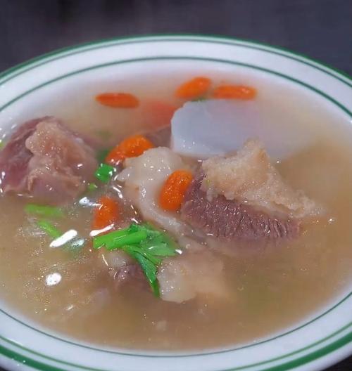 以蔬果清炖牛肉汤，营养美味又健康（15个小技巧，让你做出口感鲜美的清炖牛肉汤）-第1张图片-美味行家