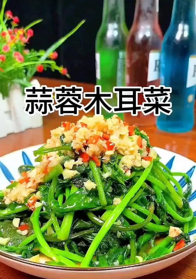 家常美食大赏——娃娃菜炒木耳（健康营养，味道鲜美，让你爱上做饭）-第1张图片-美味行家