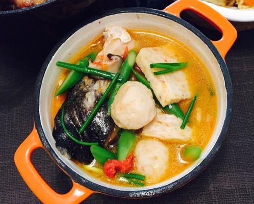 三文鱼头豆腐汤的做法（以鲜甜三文鱼头为底，口感丰富的美食）-第3张图片-美味行家
