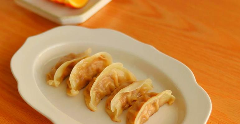 美味猪肉南瓜煎饺的制作方法（用新鲜食材制作，口感香脆可口）-第3张图片-美味行家
