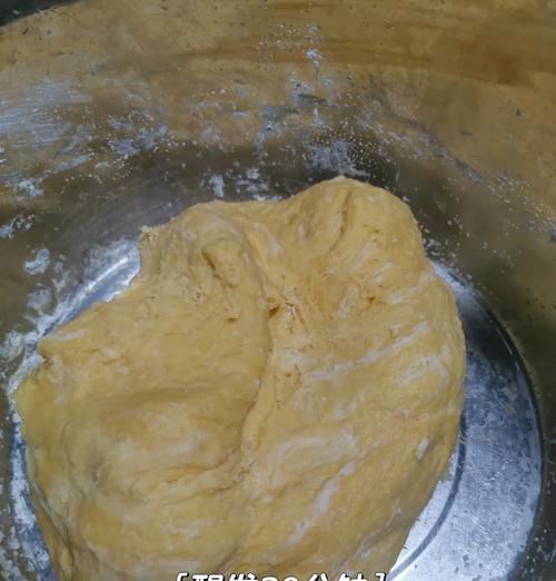 如何制作口感松软、色香味俱佳的紫气东来馒头（掌握正确的发酵技巧，做出完美的紫气东来馒头）-第3张图片-美味行家