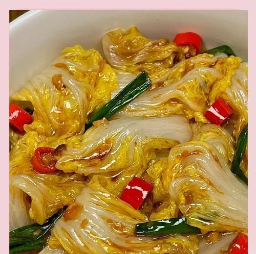 用酸辣洋白菜轻松烹饪，做一道美味佳肴！（酸辣洋白菜的做法及食用技巧）-第3张图片-美味行家