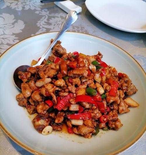 美味可口的酸甜草鱼（传统家常菜的做法，让你轻松享受美食）-第3张图片-美味行家