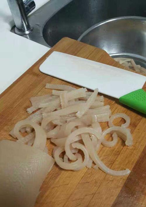 自制养颜肉皮冻（打造美丽肌肤，从食用开始）-第1张图片-美味行家