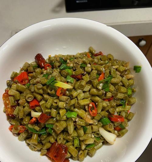 做一道美味的酸豆角肉末豆腐（让你的味蕾体验不一样的美食风味）-第1张图片-美味行家
