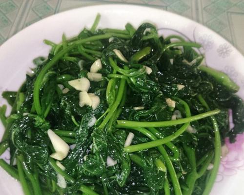 素炒番薯叶的做法（用番薯叶做一道素菜，营养美味又健康）-第3张图片-美味行家