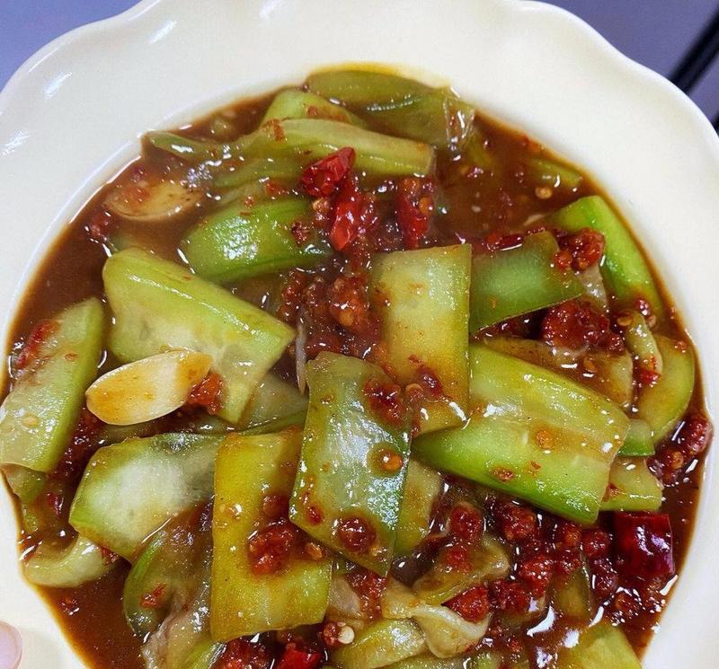 丝瓜炒茶干的做法（清爽健康的夏日美食）-第3张图片-美味行家