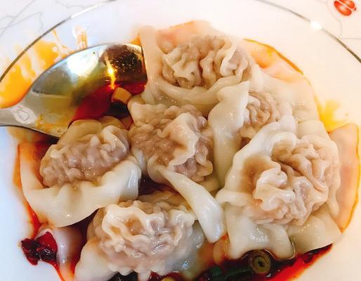 美味健康，学会做猪肉馅馄钝（传统美食的独特魅力，让你爱不释手）-第3张图片-美味行家