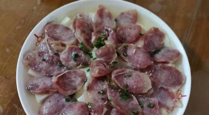 香肠拌豆腐的家常做法（美味营养的配菜佳品）-第2张图片-美味行家