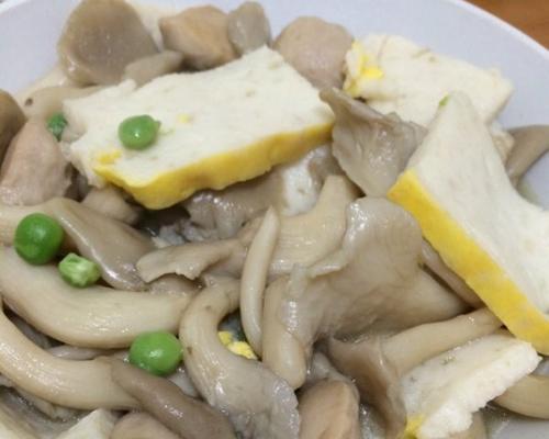 肉丸烩海鲜菇，味蕾的极致享受（一道富有浓郁海鲜香气的佳肴，品尝不同食材的结合之美）-第1张图片-美味行家