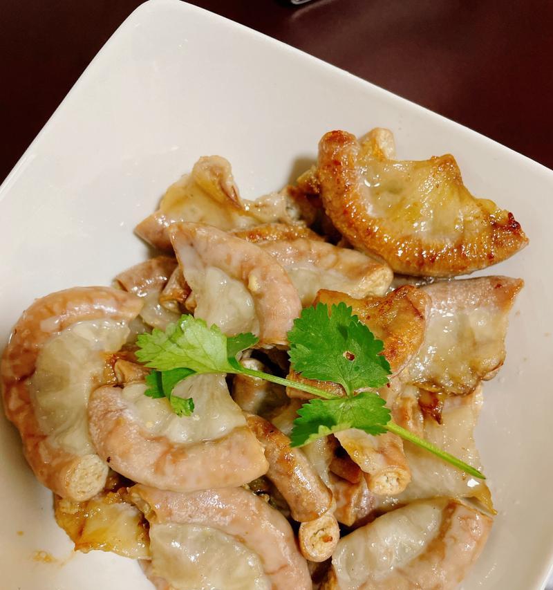 清炒粉肠制作全攻略（一口咬下去，鲜嫩有嚼劲）-第2张图片-美味行家