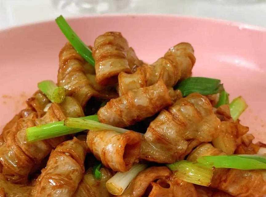 清炒粉肠制作全攻略（一口咬下去，鲜嫩有嚼劲）-第1张图片-美味行家