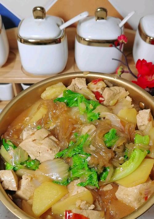 小白菜炖冻豆腐的家常做法（健康营养的冬季美食，冬日暖心一锅）-第2张图片-美味行家