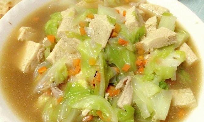 小白菜炖冻豆腐的家常做法（健康营养的冬季美食，冬日暖心一锅）-第1张图片-美味行家