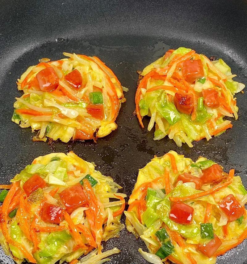 包菜焖土豆，营养又美味（家庭美食/菜谱/土豆美食）-第1张图片-美味行家