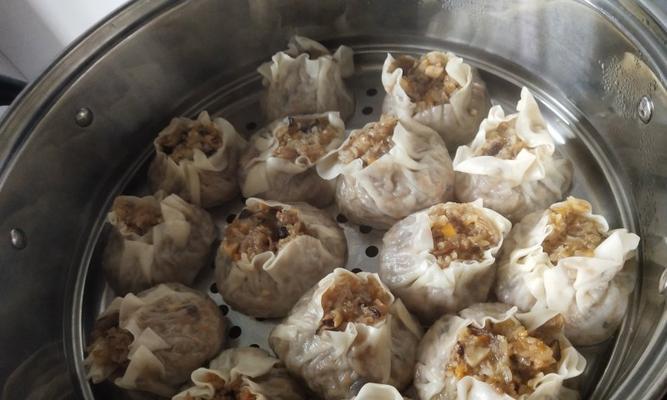 教你做香菇肉末烧卖（香菇和肉末的完美结合，烧卖的经典味道）-第1张图片-美味行家