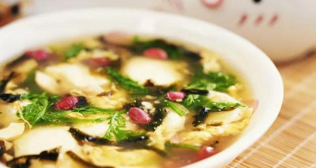 茼蒿蛋花汤的做法（营养美味，家常小清新）-第3张图片-美味行家