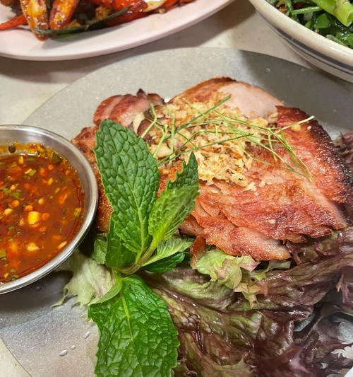 「香煎猪颈肉，香味四溢的美食享受」（教你如何做出一道绝佳的香煎猪颈肉佳肴）-第1张图片-美味行家