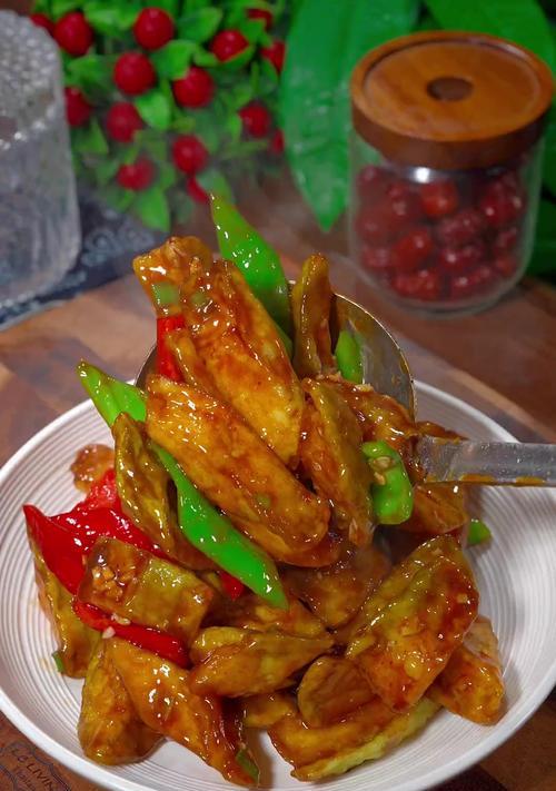 烧茄丁，一道地道的家常菜（口感鲜美，健康营养，做法简单易学）-第1张图片-美味行家