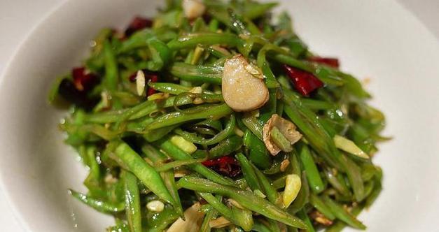 扁豆丝烧山丁，健康美味（健康餐桌上的新选择）-第3张图片-美味行家