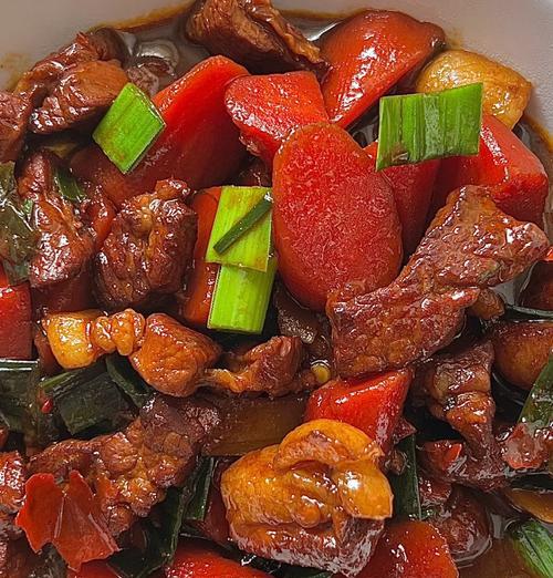 一口咬下，红烧肉的绝佳滋味（教你掌握超级好吃的红烧肉做法，尝尽美味生活）-第1张图片-美味行家