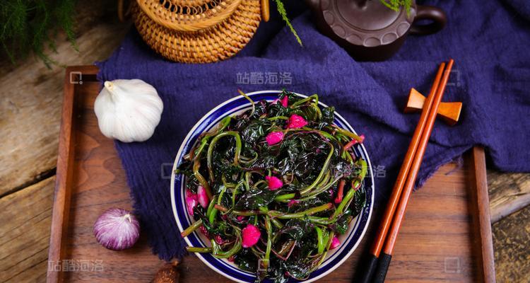 清炒红觅菜（用菜籽油做出清爽美味）-第1张图片-美味行家