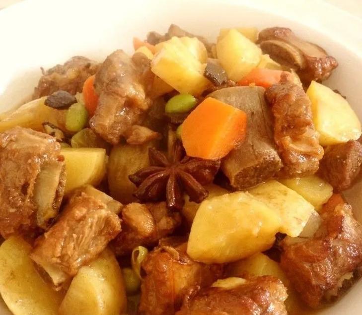 山药红烧排骨（营养丰富的家常美食）-第1张图片-美味行家