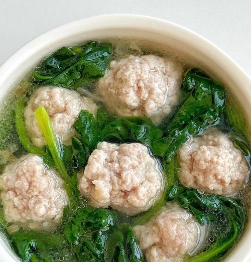 美味可口的鱼丸菠菜汤（做法简单易学，营养丰富，美味不可挡！）-第1张图片-美味行家