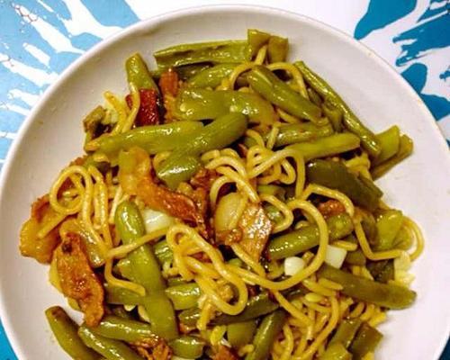学会正宗老北京扁豆焖面的秘诀（一步步教你制作口感独特、滋味鲜美的扁豆焖面）-第2张图片-美味行家