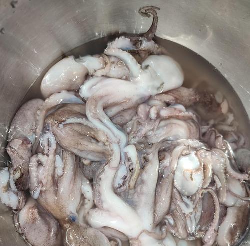 美味可口，健康营养的芝麻八爪鱼（以芝麻为特色的八爪鱼做法，教你做出一道令人垂涎的佳肴）-第3张图片-美味行家