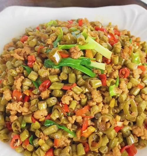 自制酸豆角炒肉末的做法（家庭厨房里的简易美食）-第2张图片-美味行家