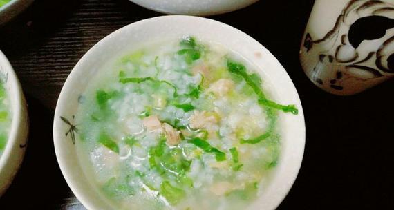 教你做美味营养的小米鸡肉蔬菜粥（健康饮食的选择，小米鸡肉蔬菜粥）-第2张图片-美味行家