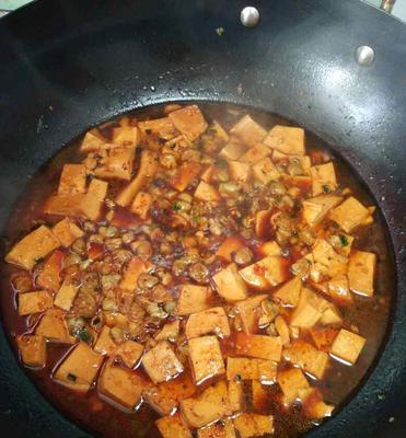 盐豆白菜炖粉丝的家常做法（健康营养又美味的一道汤菜，让你回味无穷）-第1张图片-美味行家