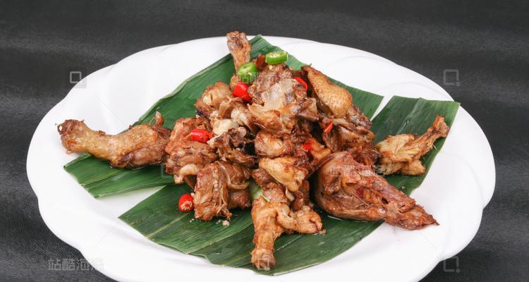 如何烹制土匪鸭——一道美食的制作方法（用简单的步骤，制作一道口感鲜美、营养丰富的土匪鸭。）-第2张图片-美味行家