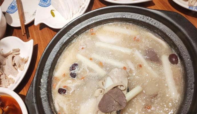 羊肉炖豆腐的做法（香气扑鼻，味道鲜美，下饭必备）-第1张图片-美味行家