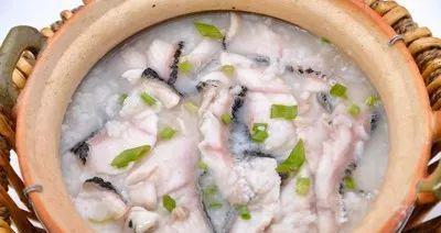 轻松做出美味营养的丝瓜鱼片粥（一碗健康养生的美食）-第1张图片-美味行家