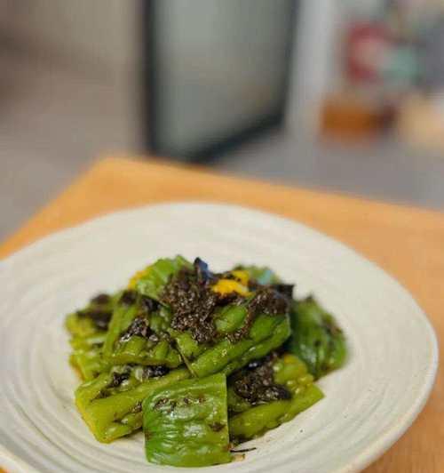 香辣肉末苦瓜（味蕾的双重享受）-第1张图片-美味行家