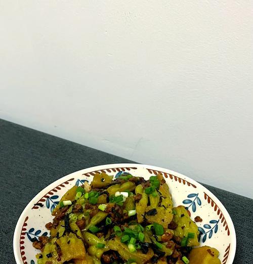 香辣肉末苦瓜（味蕾的双重享受）-第2张图片-美味行家