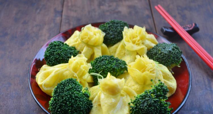 惊艳味蕾，石榴鸡热辣上桌（一场酣畅淋漓的美食盛宴）-第1张图片-美味行家