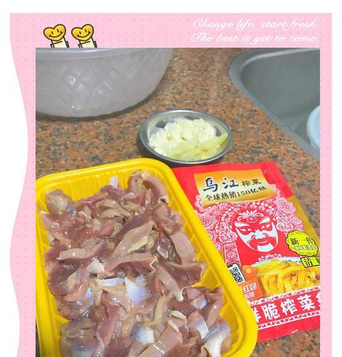 美味榨菜鸡胗花的做法（以榨菜调味，香嫩多汁鸡胗花入味）-第2张图片-美味行家