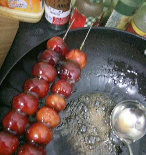 微型糖葫芦制作的秘密（小巧玲珑，甜蜜十足！糖葫芦，冬日里的最佳甜品！）-第1张图片-美味行家