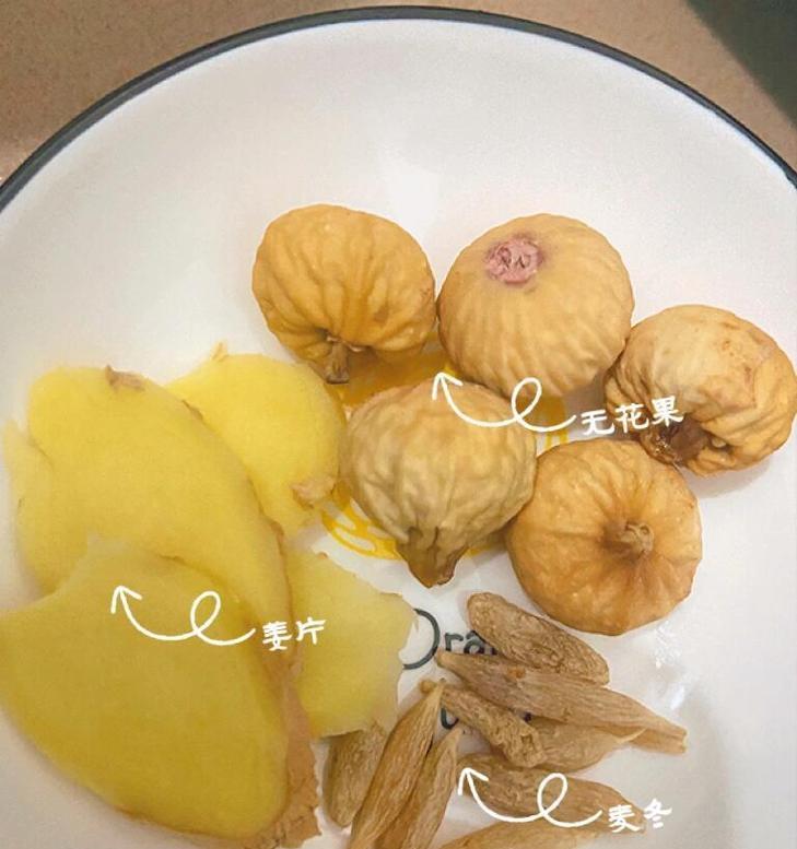无花果虫草花炖排骨汤，滋补养生佳品（以虫草花为主料的炖汤，富含营养，是秋冬季节的理想滋补食品）-第3张图片-美味行家