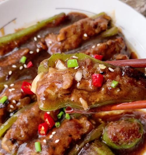 青椒包肉的做法（口感鲜美，健康营养的家常菜）-第3张图片-美味行家