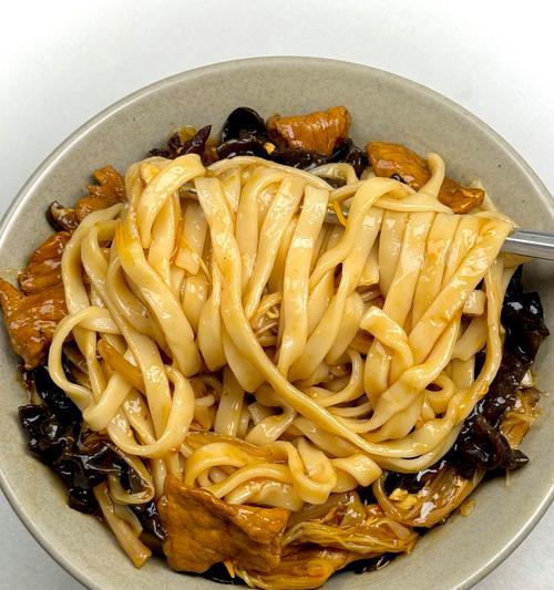 美味可口的猪肉土豆打卤面-第3张图片-美味行家