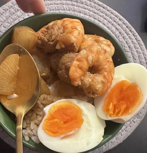 白萝卜鱼丸汤的美味做法（15个详细的步骤教你轻松煮出美味的白萝卜鱼丸汤）-第2张图片-美味行家