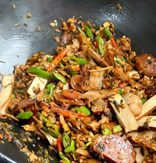 美味家常菜-线椒炒腊肉（做法简单，口感香辣可口）-第3张图片-美味行家